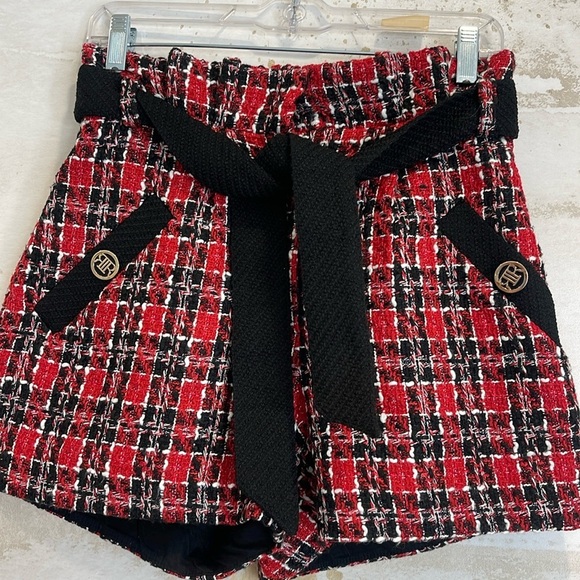 River Island RED TARTAN BOUCLÉ BELTED SHORTS - Picture 2 of 5